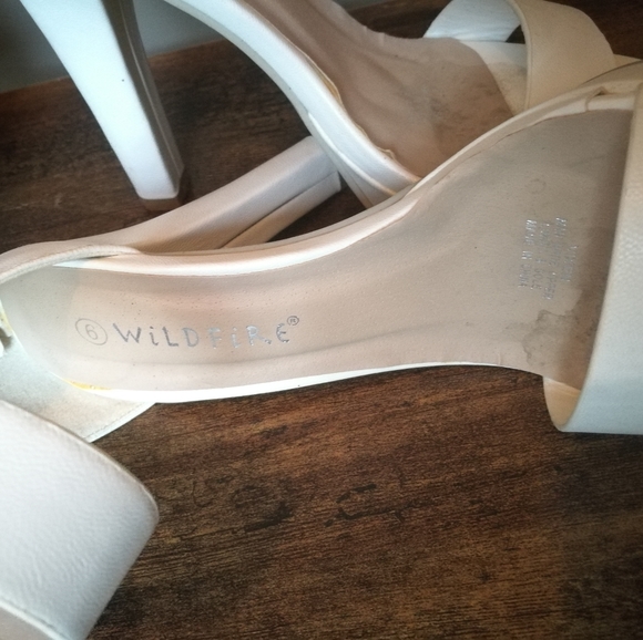6.5 WILDFIRE Platform Heels - Picture 8 of 11